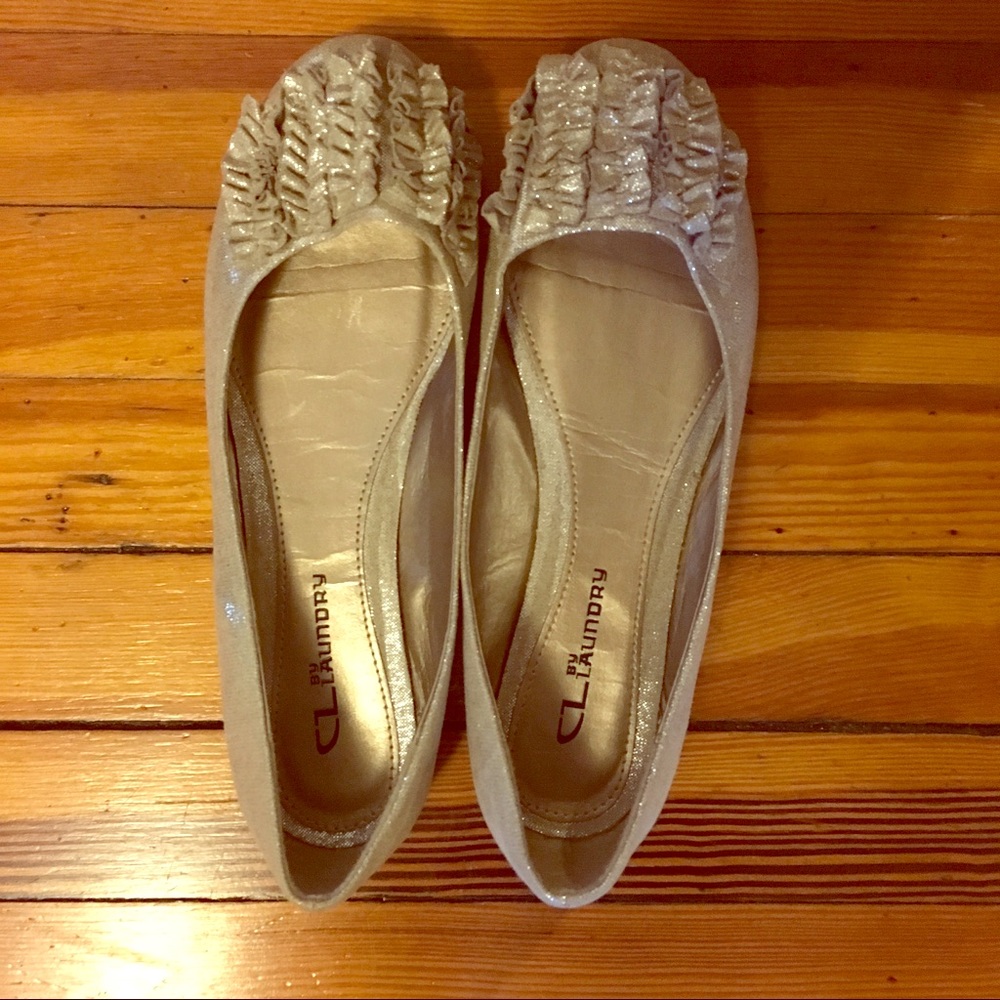 CL Chinese Laundry silver fabric ruffle flats 8